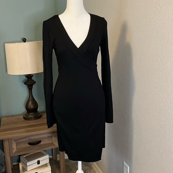 silence + noise Dresses & Skirts - Silence + Noise Deep VNeck Faux Wrap Dress Size Small